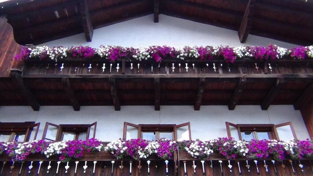 Al Larin Hotel 10/40