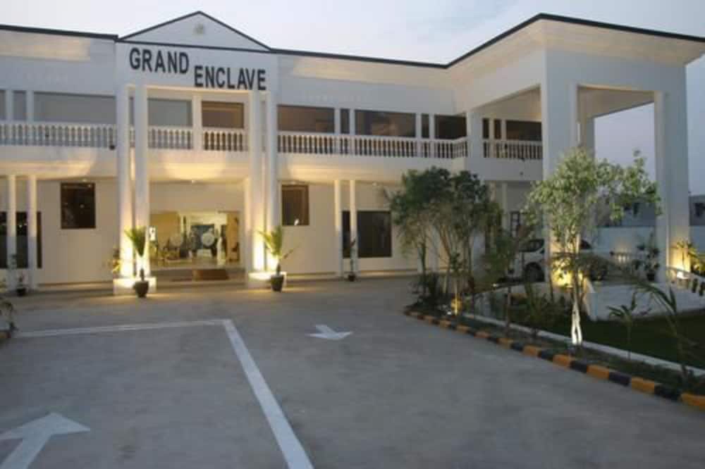 Grand Enclave 34/39