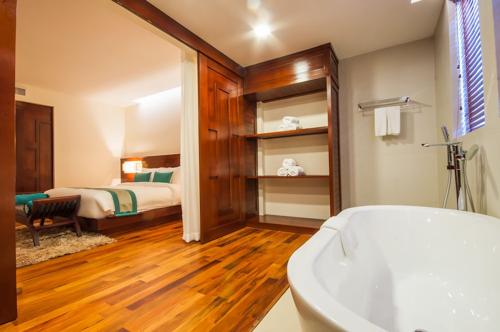 Lotus Blanc Hotel 27/71