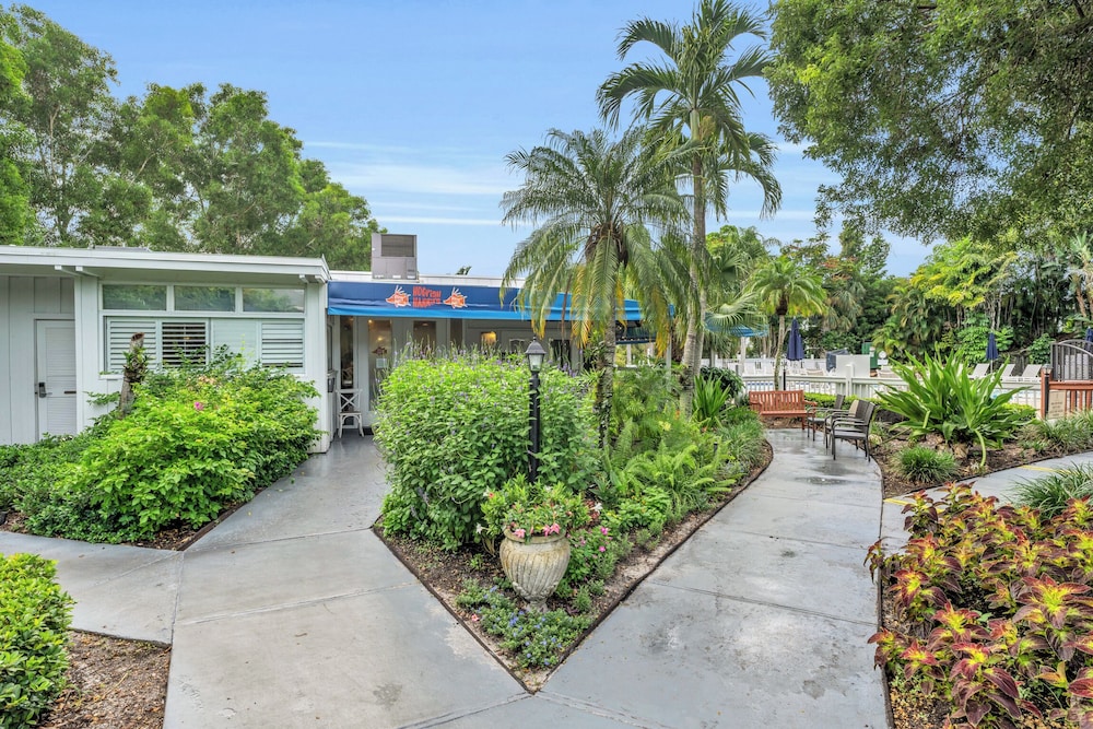 Park Shore Resort 55/60