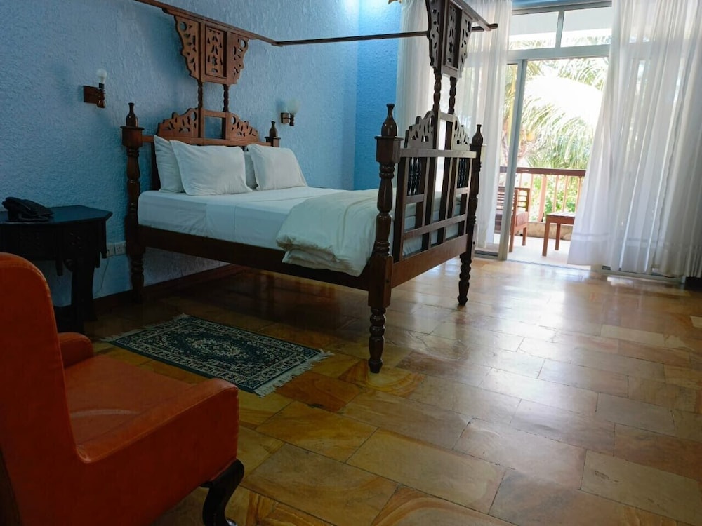 Serene Beach Resort 30/76