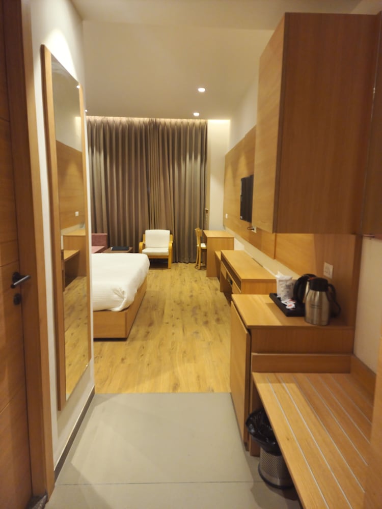 HOTEL GORBANDH 32/48