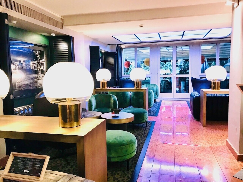 Central Plaza Hotel 59/81