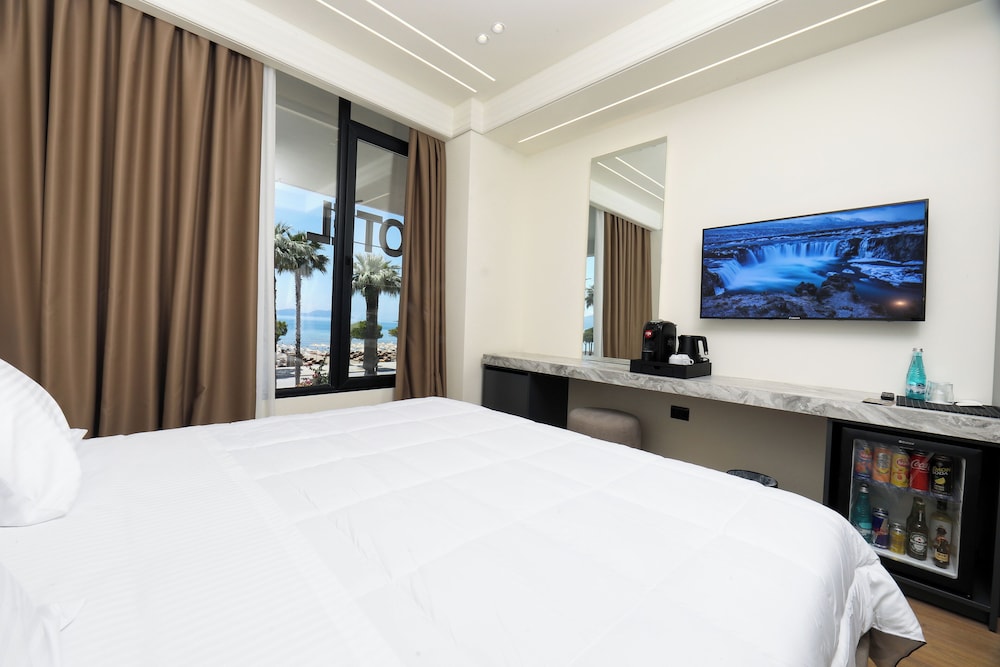 Hotel Adore 28/60