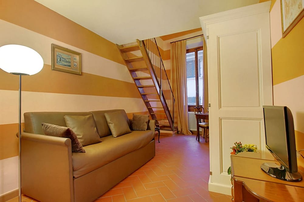 Puccini Apartments 25/50