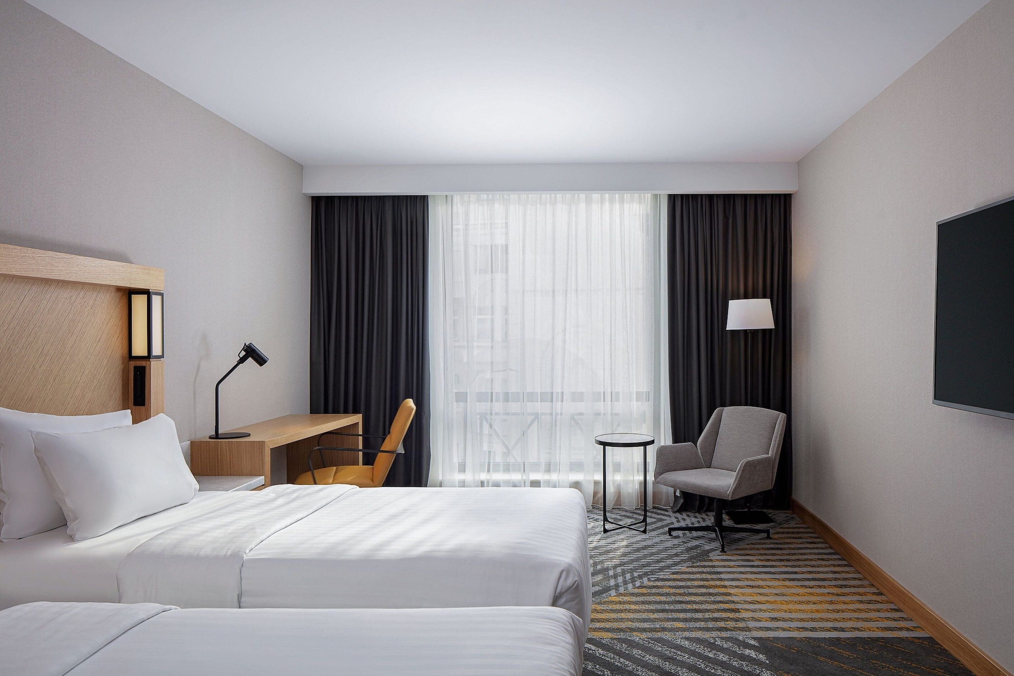 Superior, Twin Beds, City View