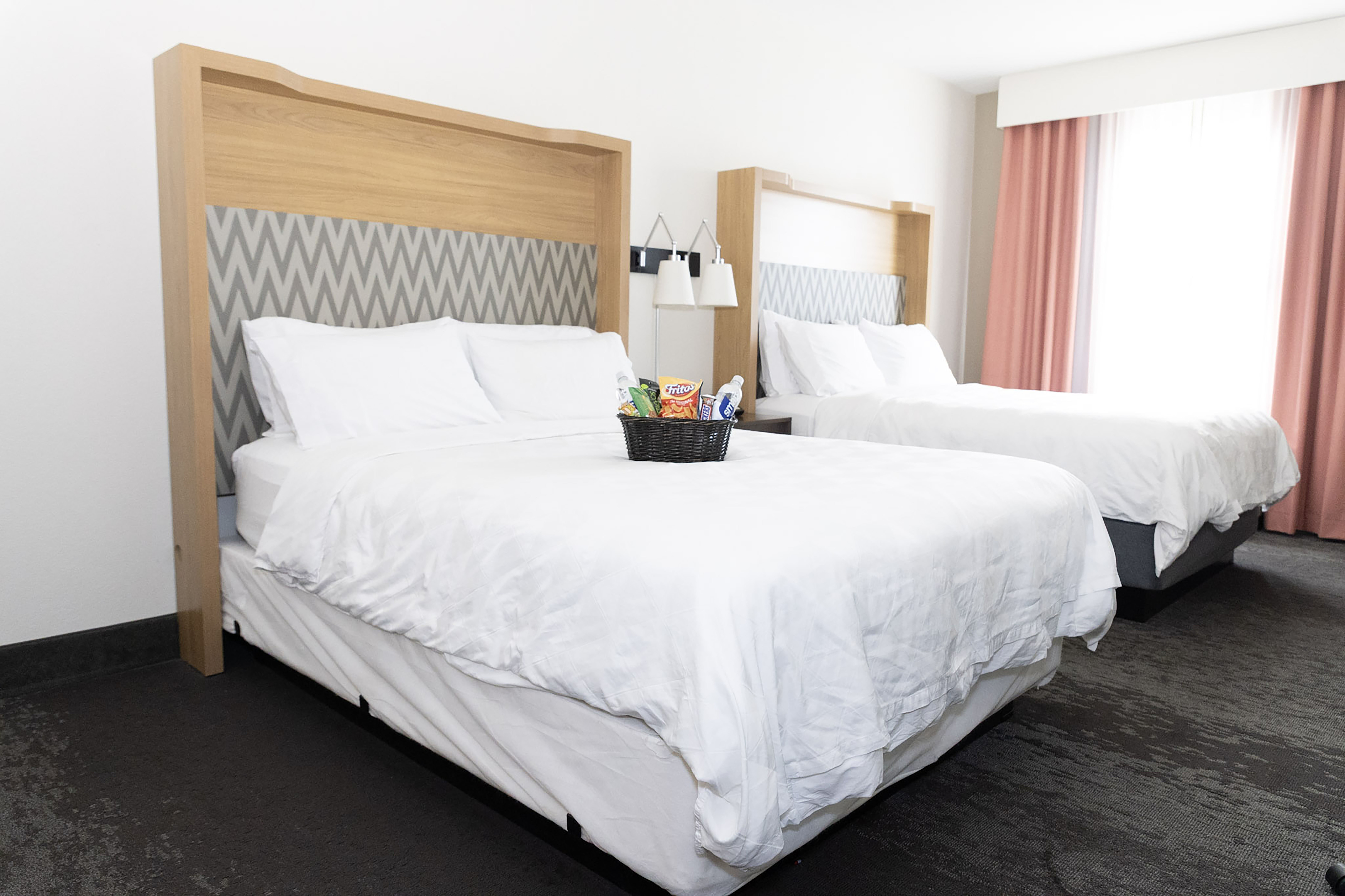 Holiday Inn Suites Memphis Wolfchase Galleria 34/79