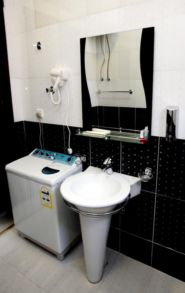 ريست نايت للأجنحة الفندقية النفل(Rest Night Serviced Apartments - AL Nafal) 70/72
