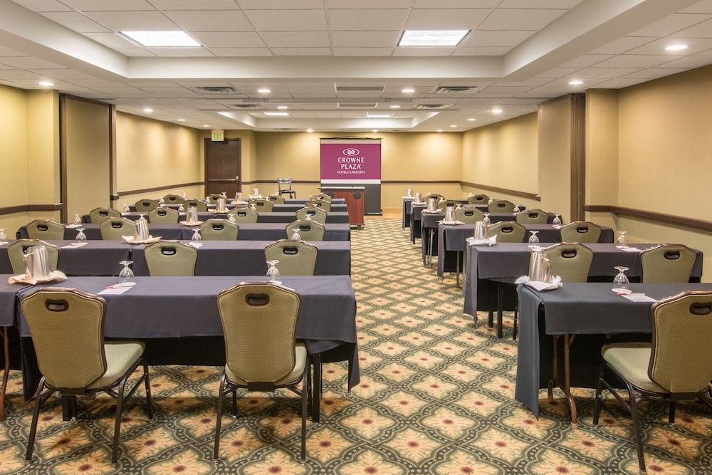 Crowne Plaza Indianapolis Airport 34/58
