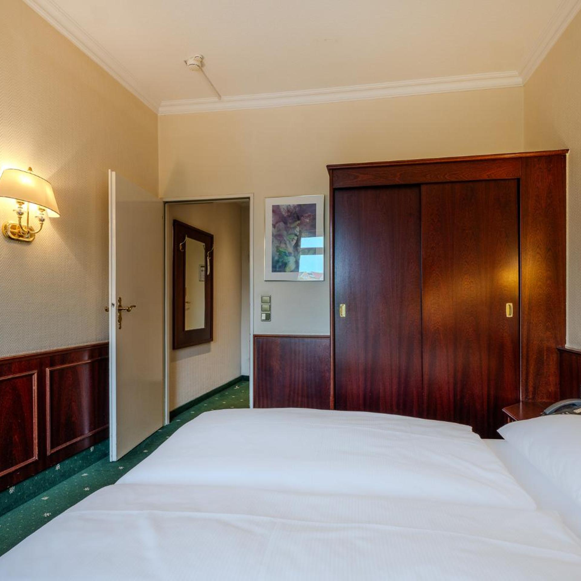 Standard, Double Bed, Lake View