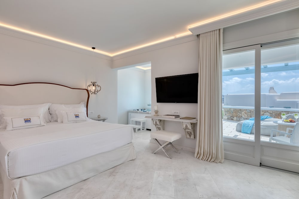 SIGNATURE, JUNIOR SUITE, PRIVATE POOL, INDOOR JETTED TUB