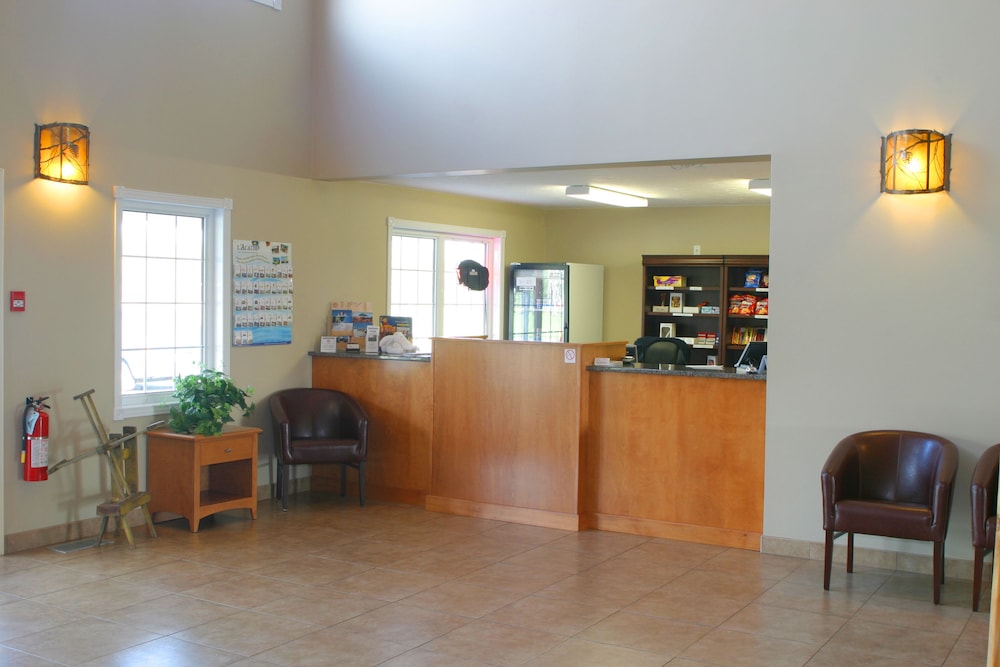 Lobby at Auberge Bouctouche Inn & Suites, BOUCTOUCHE