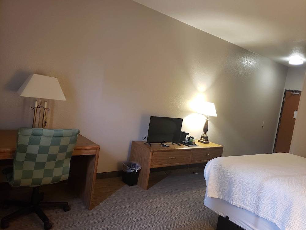 Country Inn & Suites by Radisson, Fairview Heights, IL 2/39