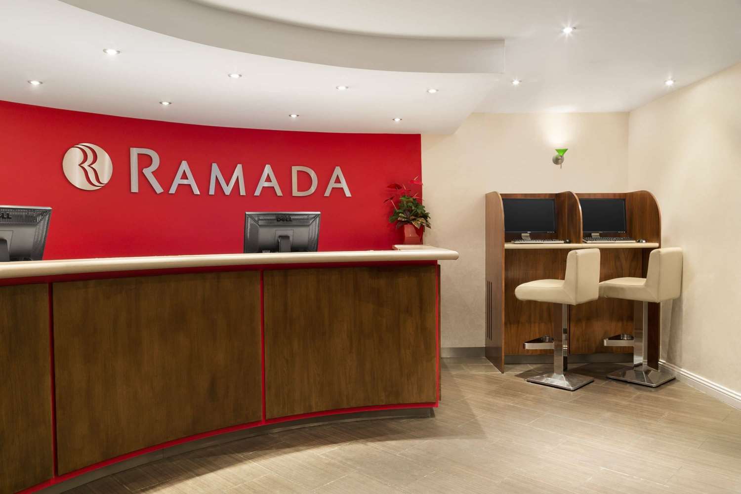 Ramada by Wyndham Hounslow - Heathrow East 2/13