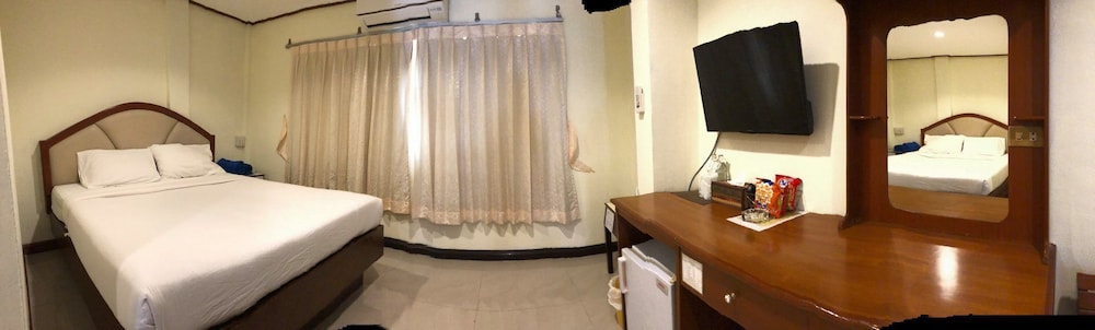 At Bangkok Hotel 22/50