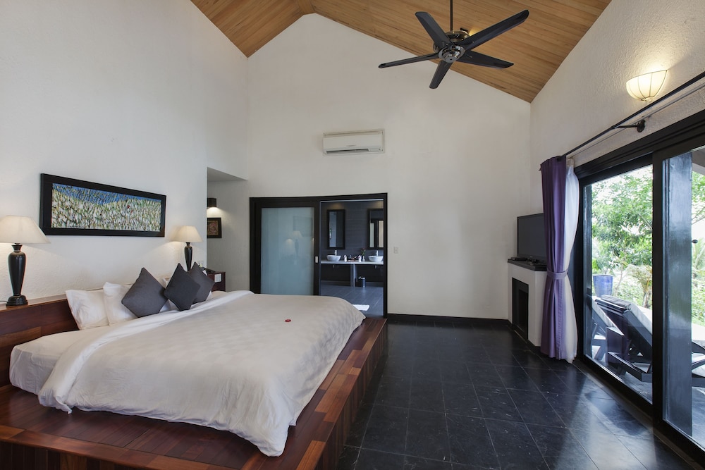 Pool, Spa, Villa, King Bed, Hill Side