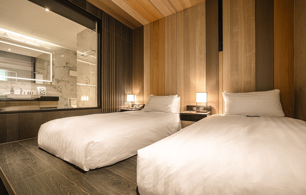 Hotel East 22/71