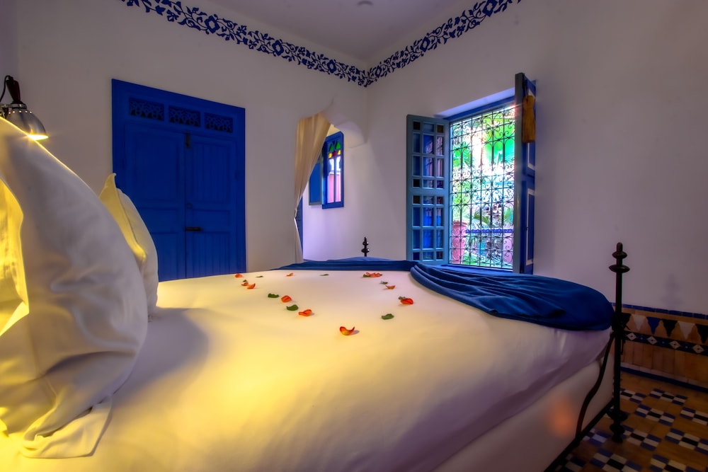 Riad Kaiss By Anika 27/70