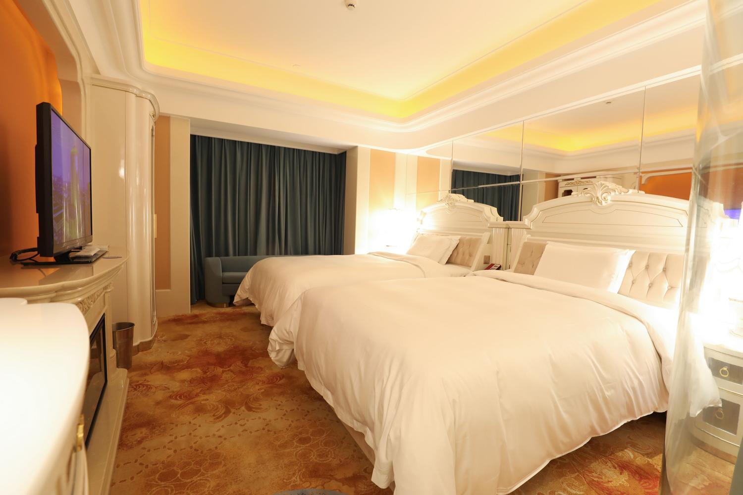 Business, Twin Beds