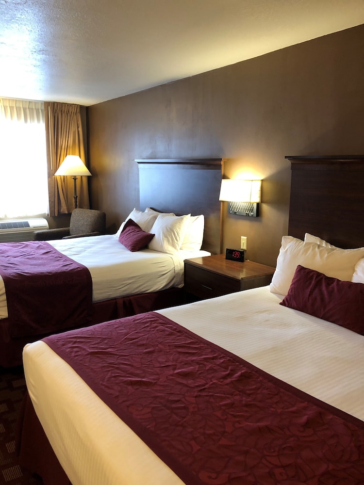 Days Inn & Suites by Wyndham Logan 10/37