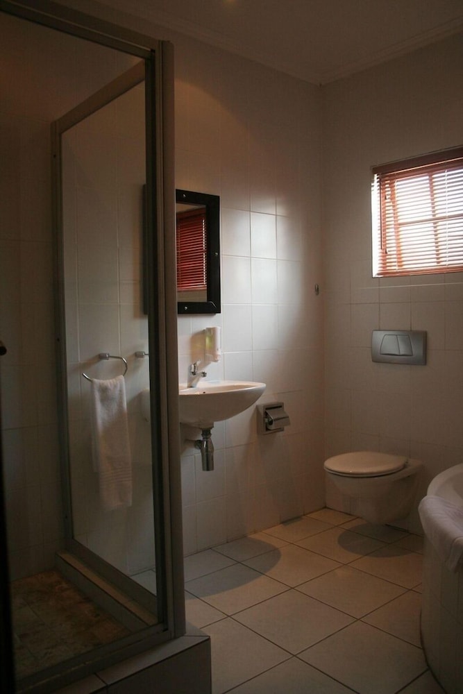 A La Martha S Air Port Guest House 36/38