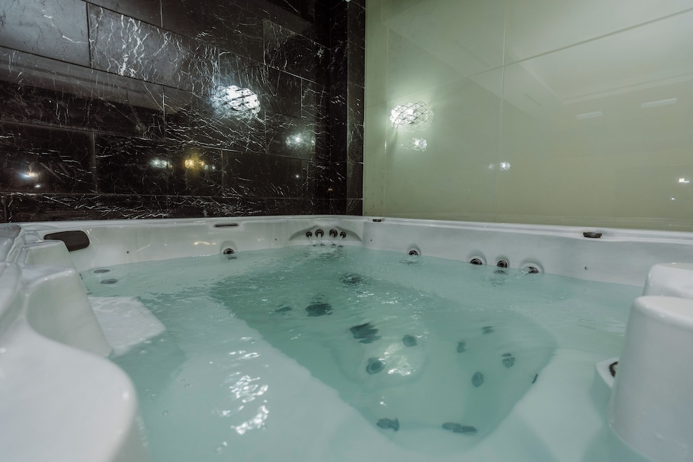 Golden Palace Batumi Hotel & Casino 24/50