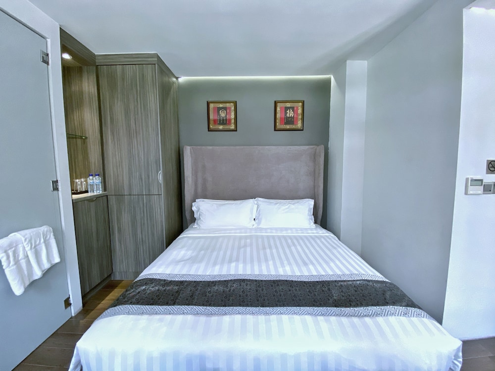Bliss Hotel Singapore 37/75