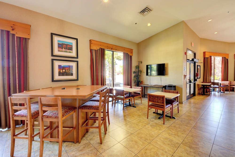 Holiday Inn Express Roseburg 49/69