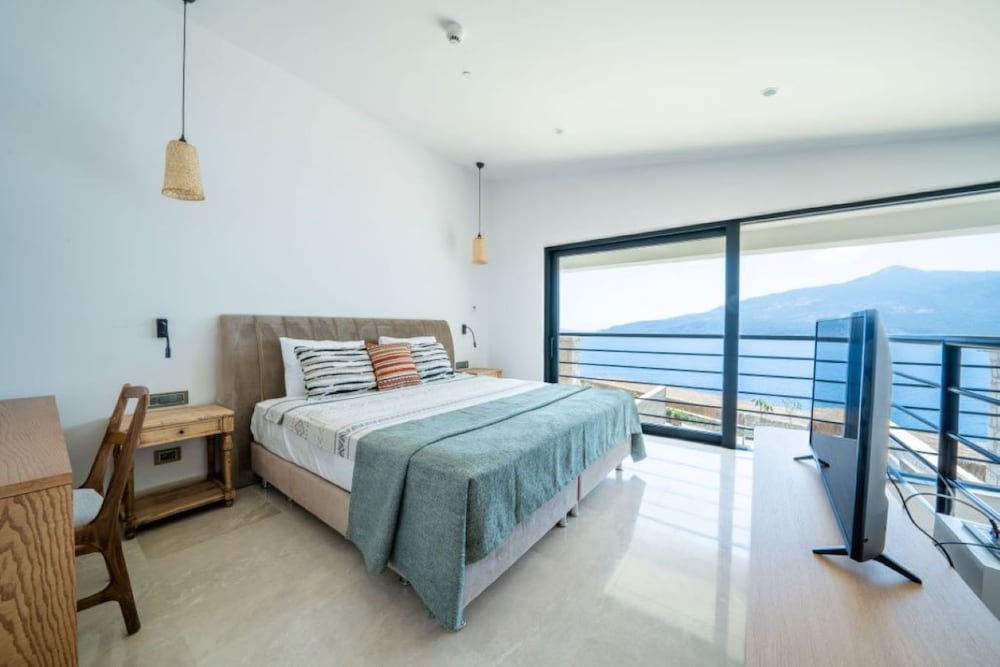 Lures Hotel 18/57