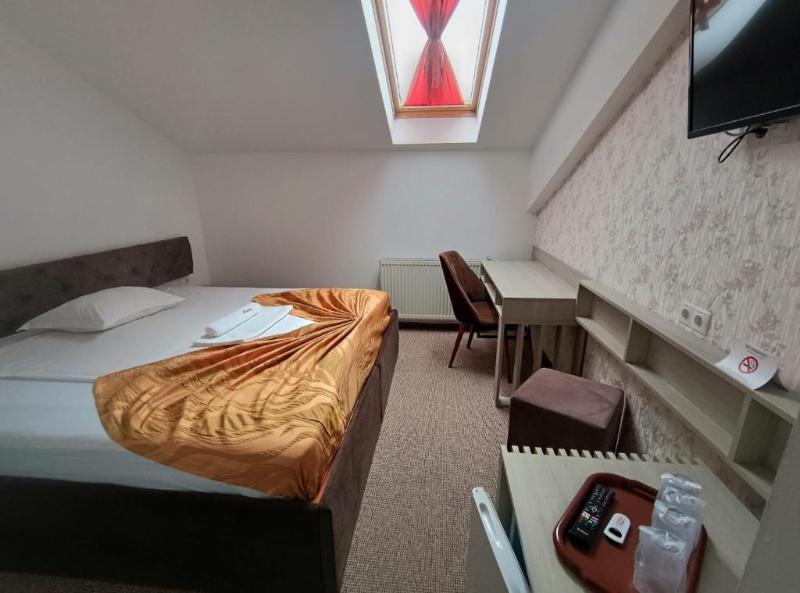 Room, 2 Double Beds, Attic