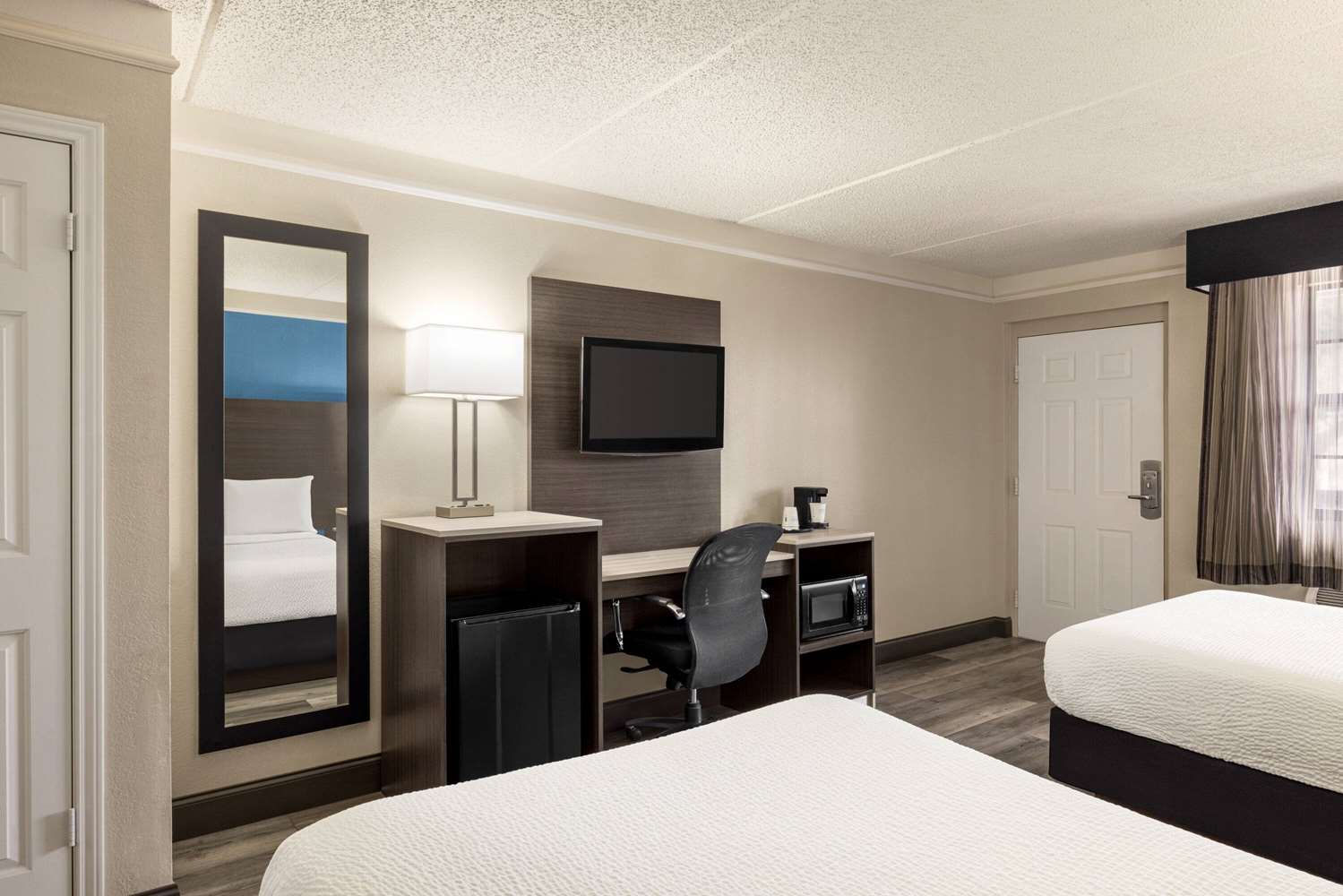 La Quinta Inn by Wyndham San Antonio I-35 N at Toepperwein 11/32