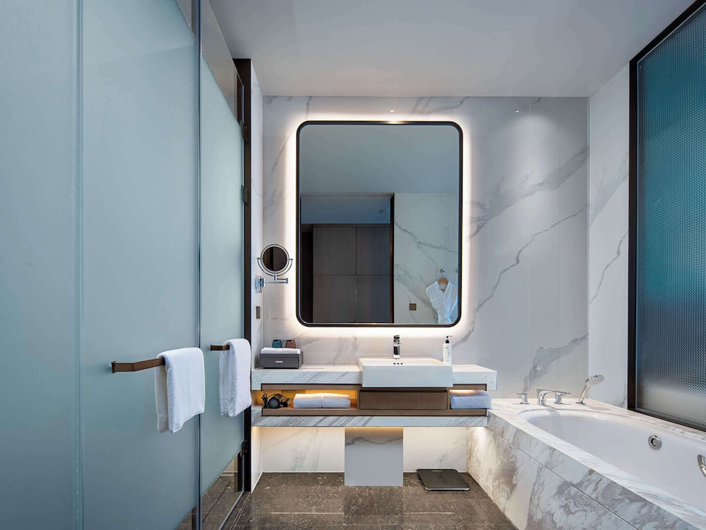 EXECUTIVE, TWIN BEDS