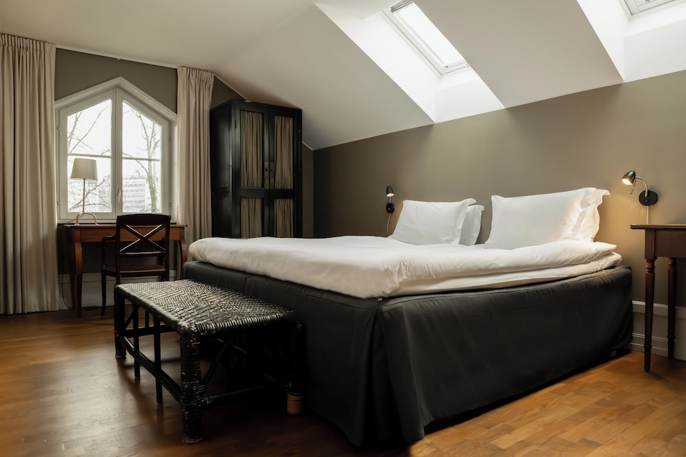 Elite, King Bed, Two Story