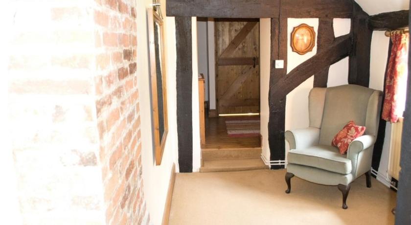 Woodview Bed & Breakfast 15/16