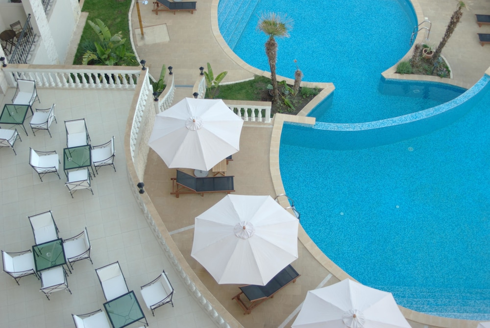 The Cliff Beach And Spa 52/58
