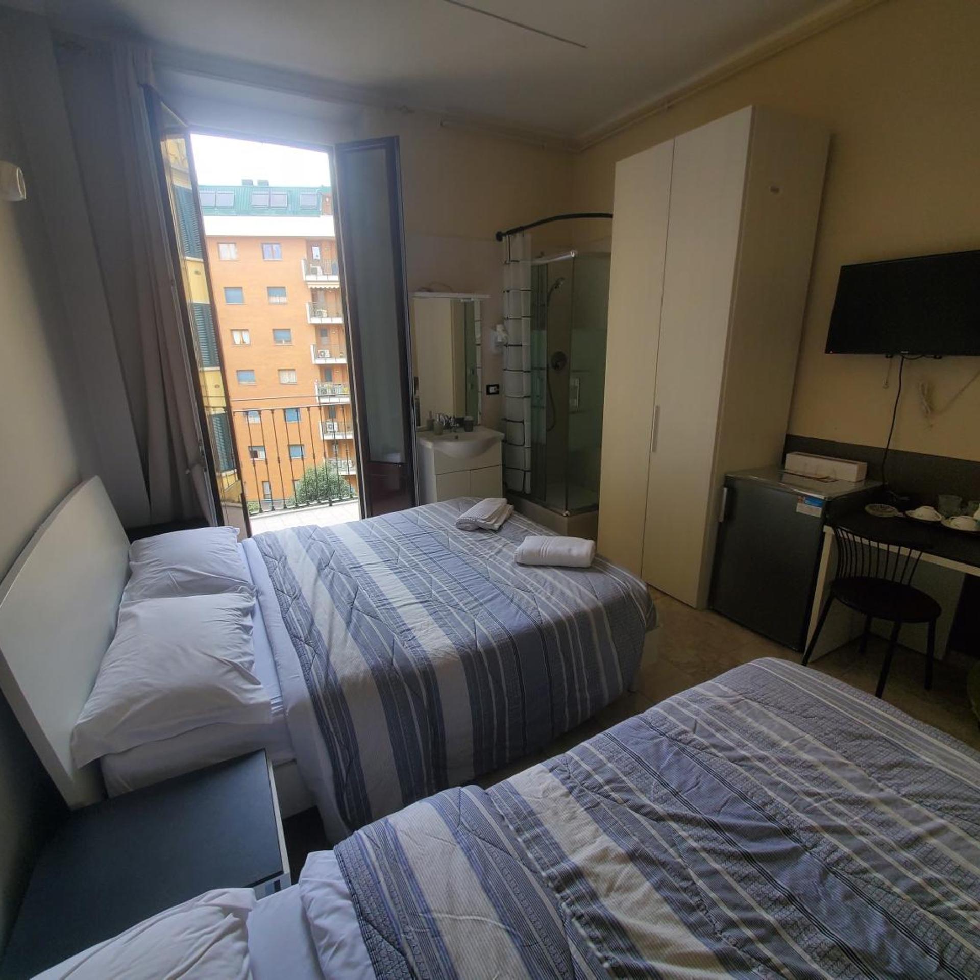 Economy, Triple, Shared Bathroom
