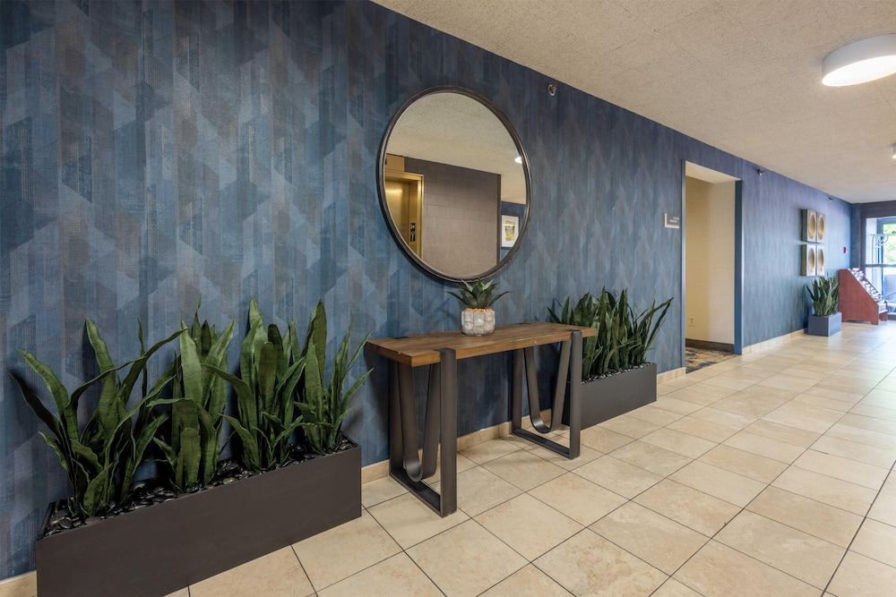 Drury Inn and Suites St Louis Airport 7/49