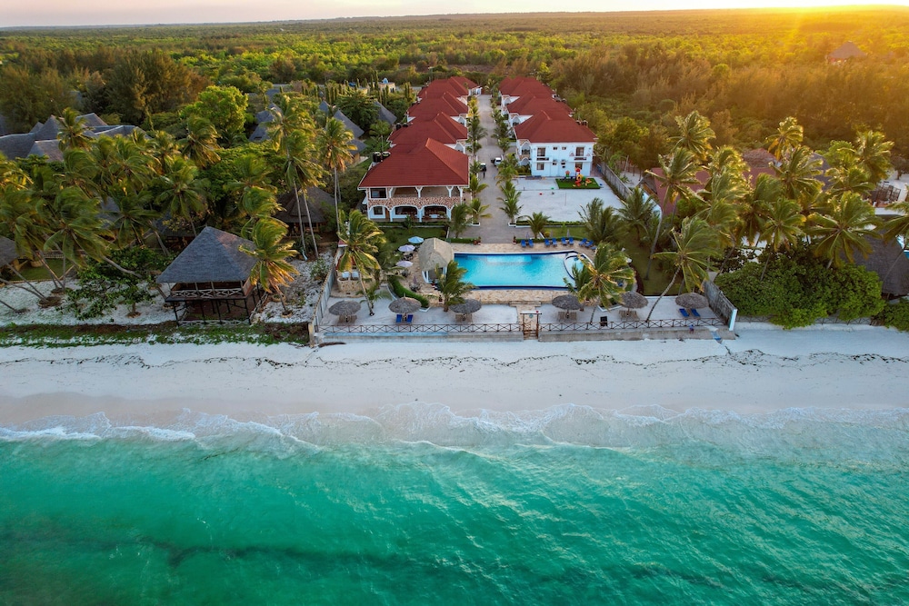 Sunny Palms Beach Bungalows 58/65