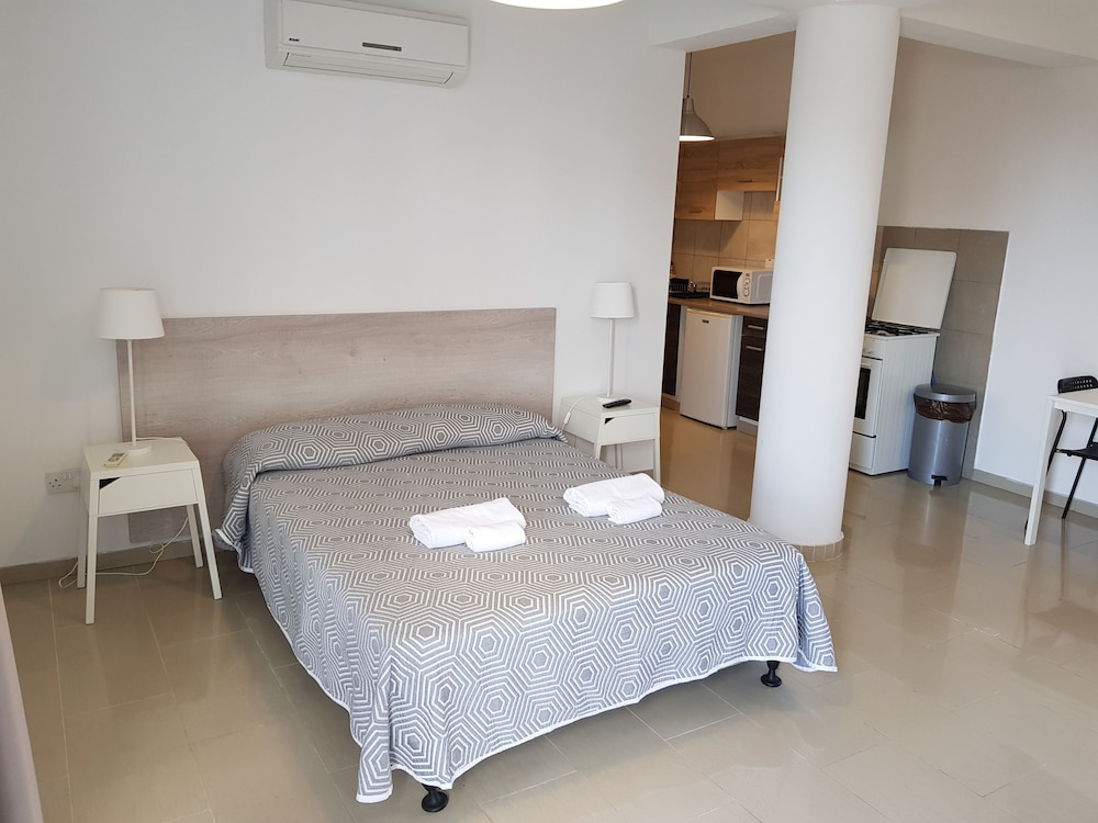 Valentinos Apartments 17/47