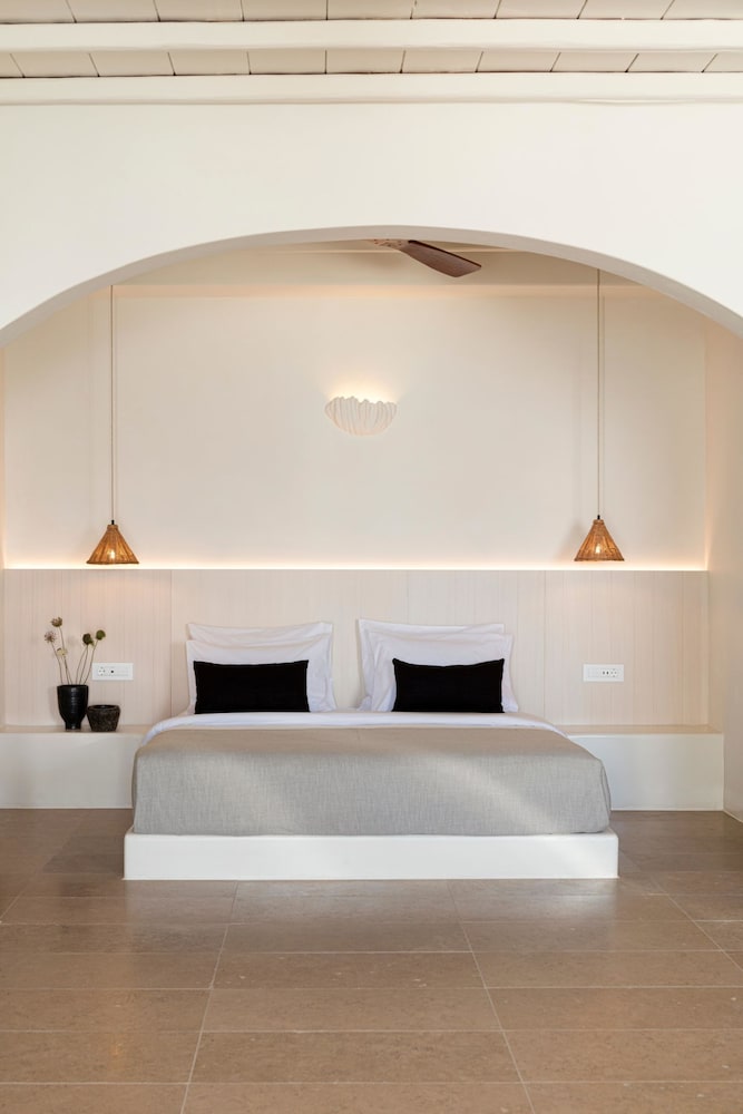 Porto Mykonos Hotel 11/69