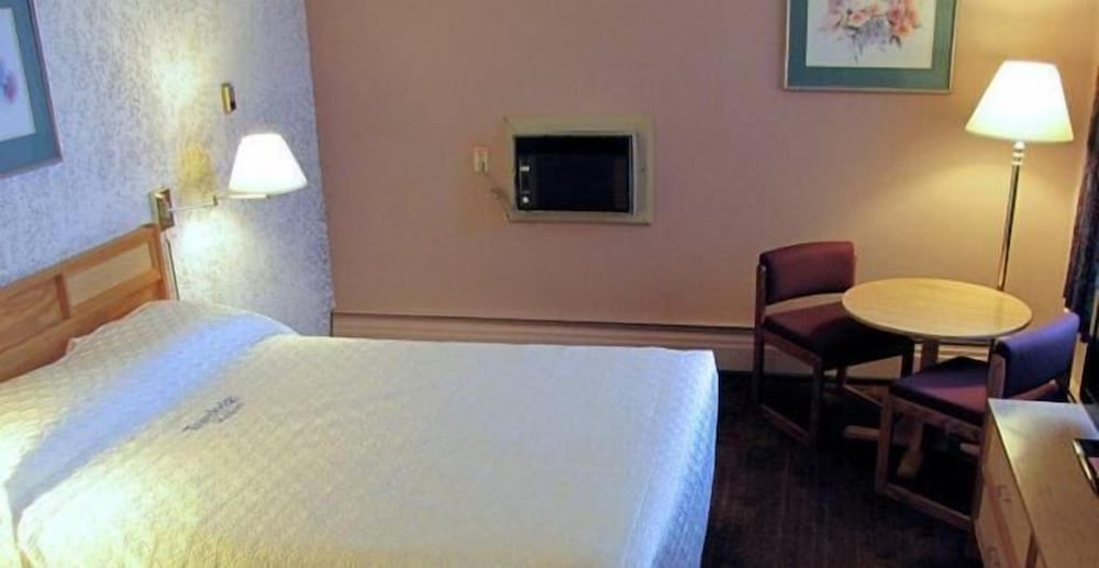 Bluebird Hotel 12/20