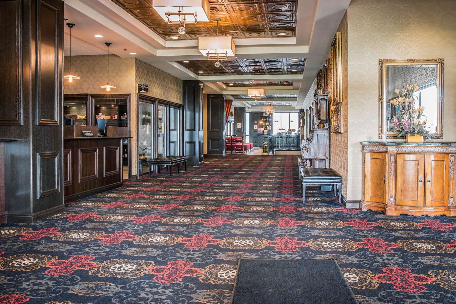 Shoreline Inn Conference Center Ascend Hotel Collection 44/45
