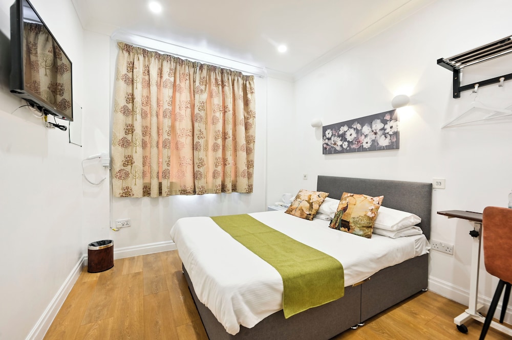 ROOM, DOUBLE BED