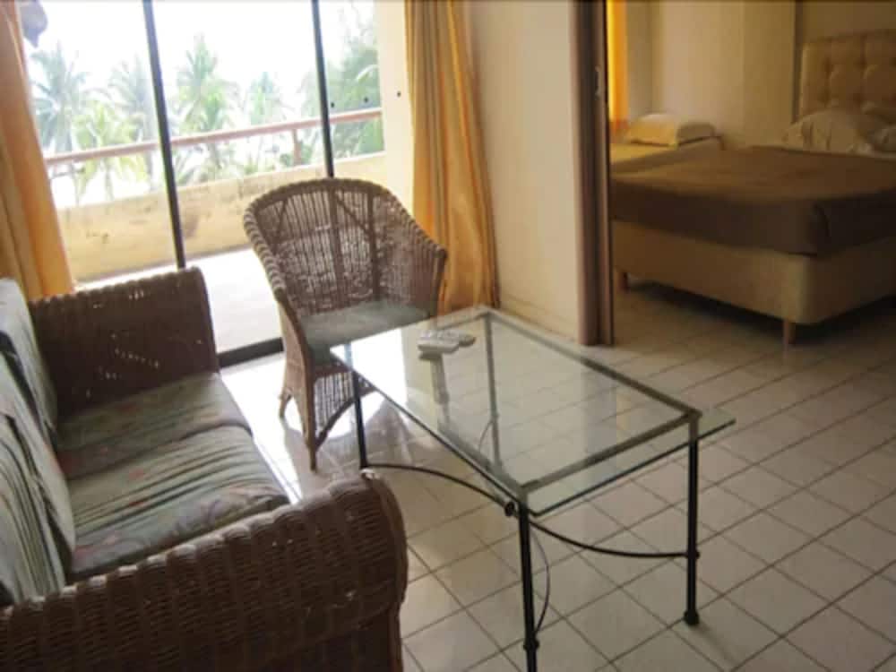 Paradise Lagoon Apartment 12/21