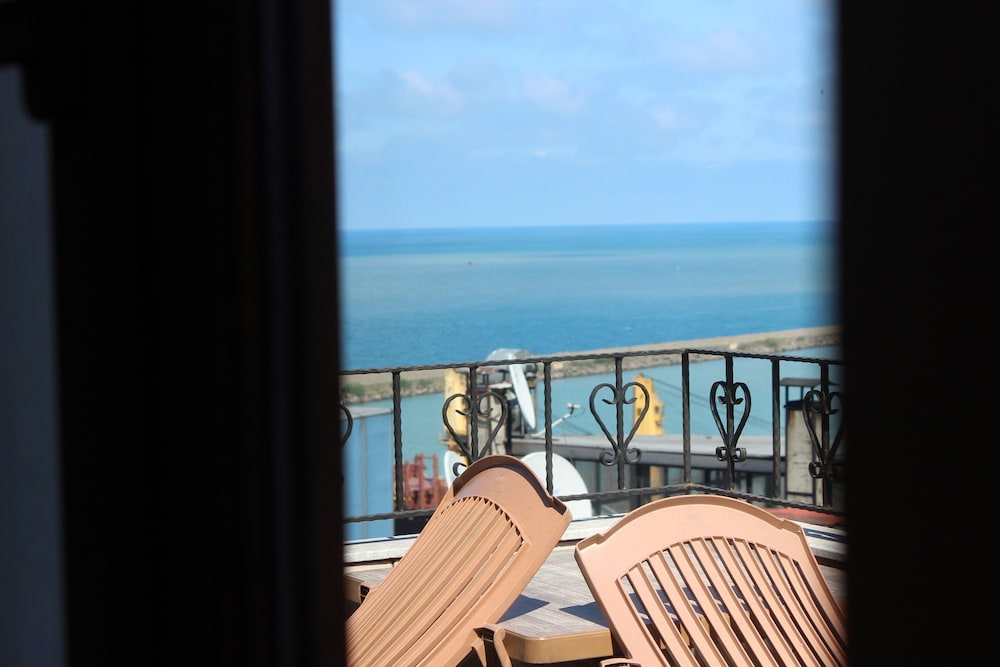 Nazar Hotel 28/40