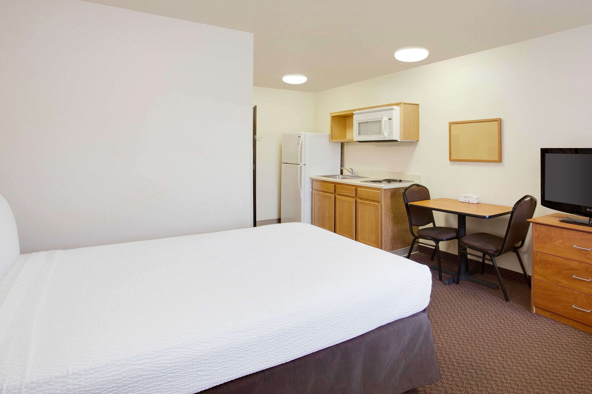 SUITE, QUEEN BED