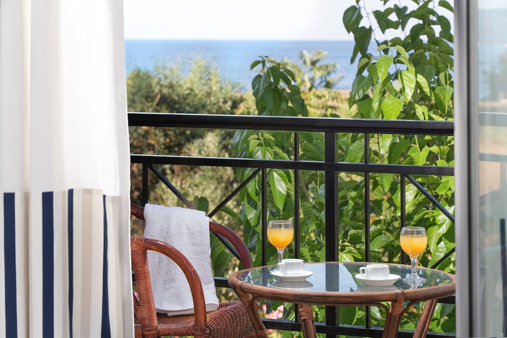 Iris Beach Hotel 34/41
