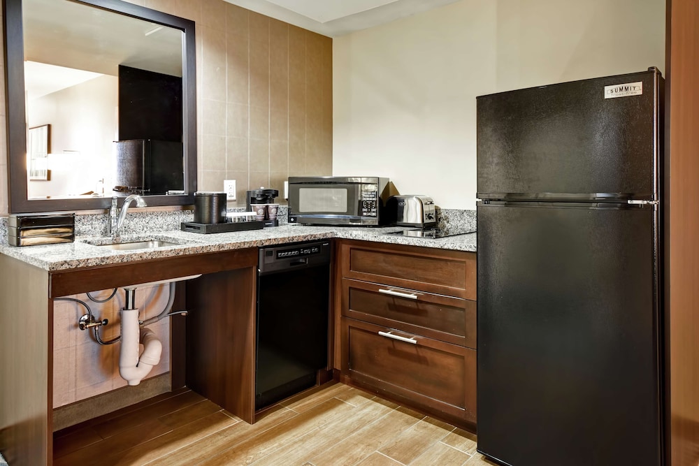 Embassy Suites Springfield 58/62