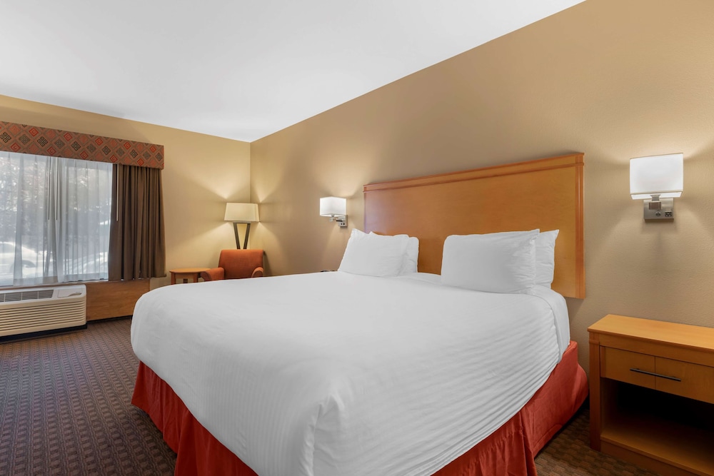 غرفة قياسية بسرير كينج، Best Western Plus Olympic Inn 3/5