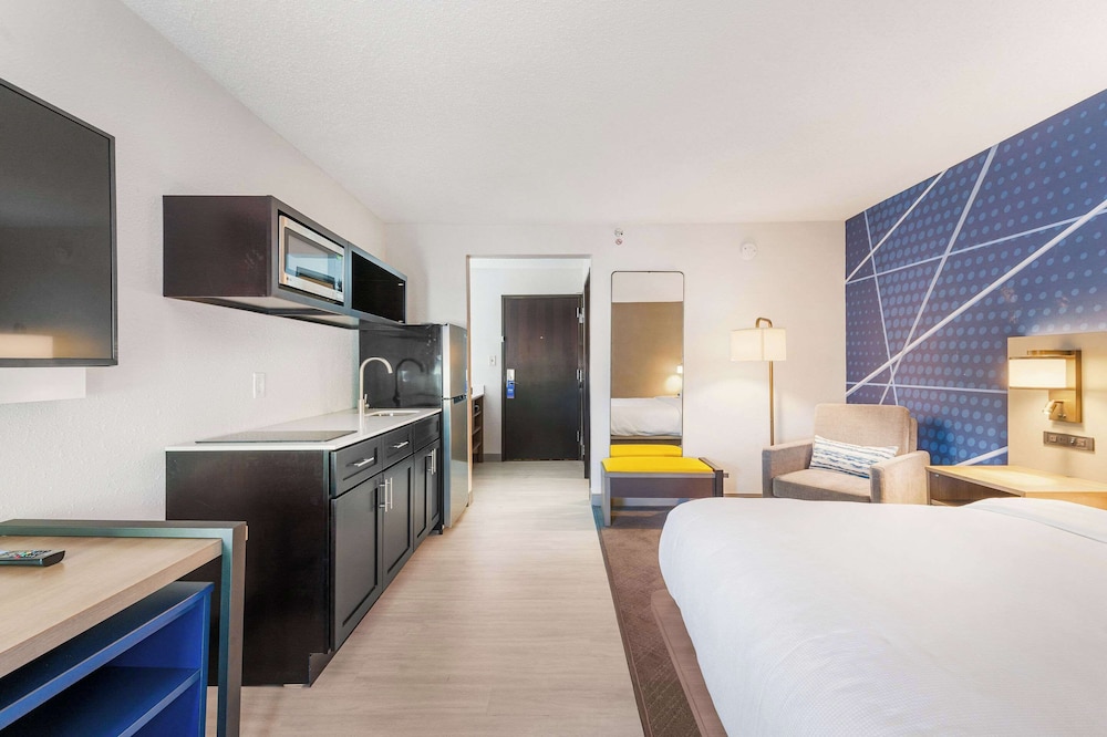 Upgrade, Efficiency, Suite, King Bed